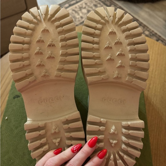 Gucci White and Cream Mules with Slip-On Style and Distinctive Pattern - Picture 4 of 9